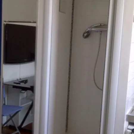 Bed & Breakfast Single Arc De Triomphe *